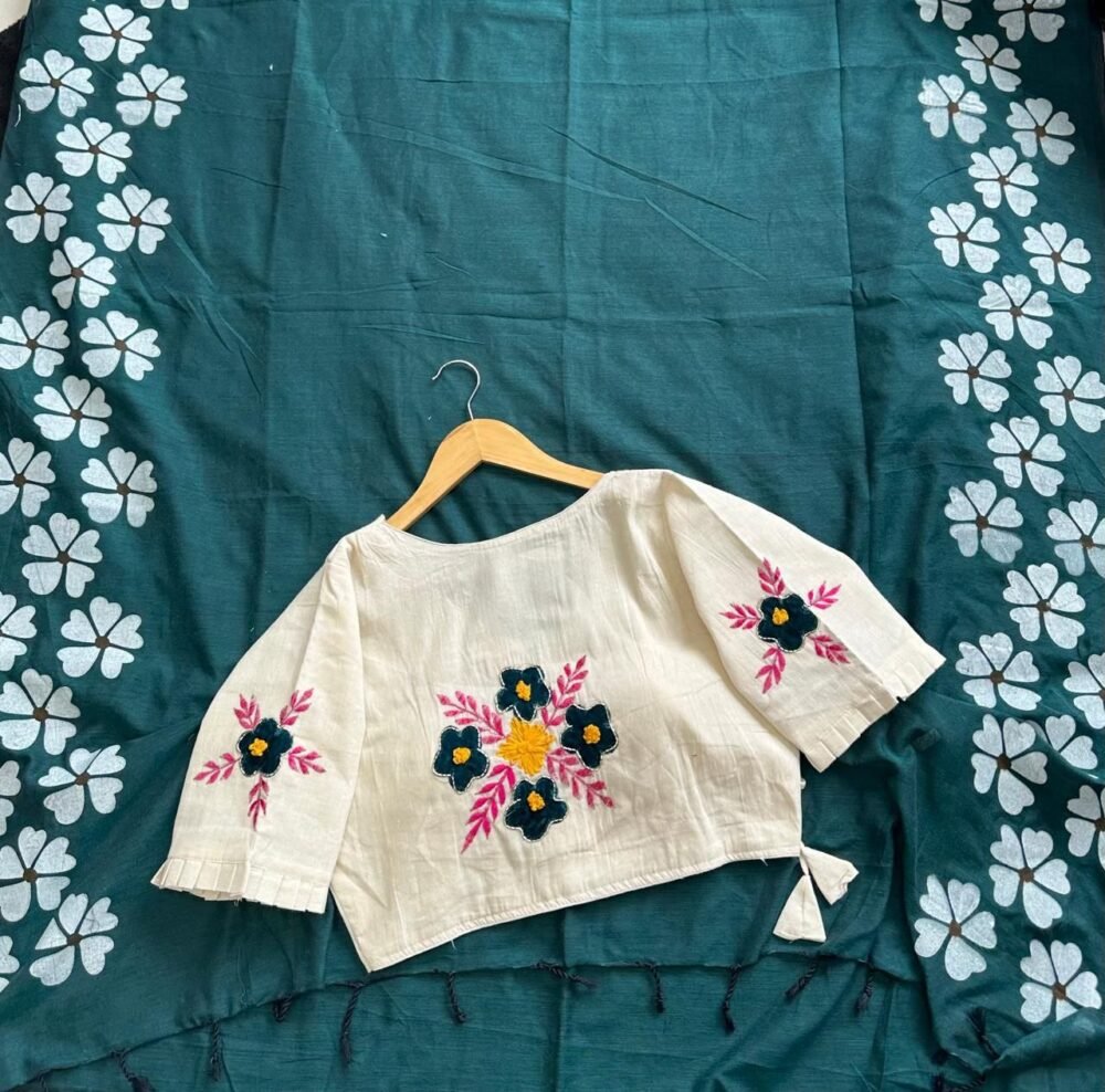 Khadi Cotton Flower Printed Saree With Stiched Blouse - Image 4