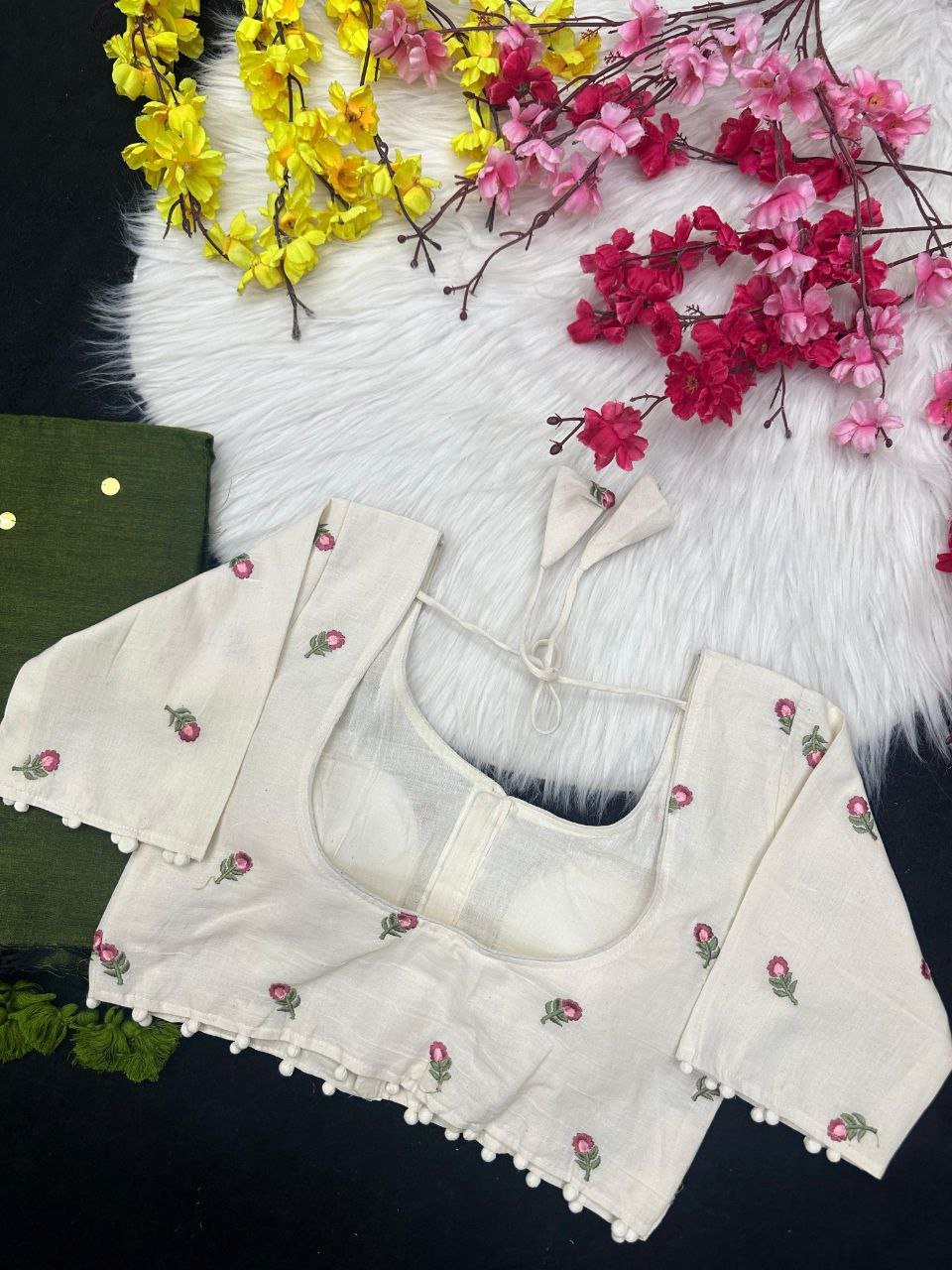 Elegant Khadi Cotton Saree With Khadi Cotton Blouse - Image 3